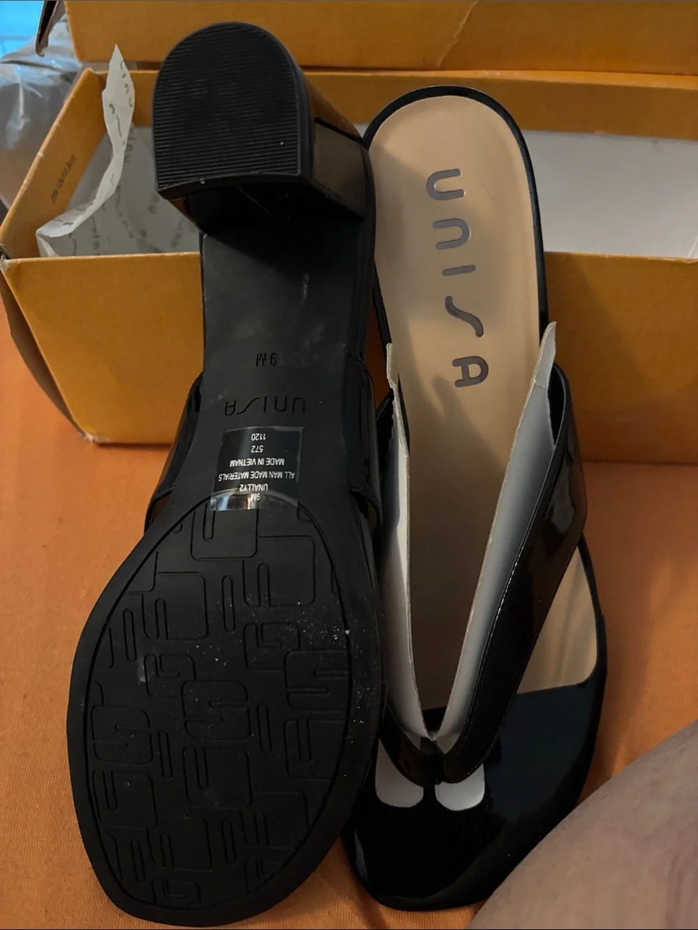 Unisa Black Patent Thong Sandals